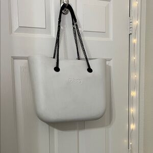 White O Bag with lining and straps
